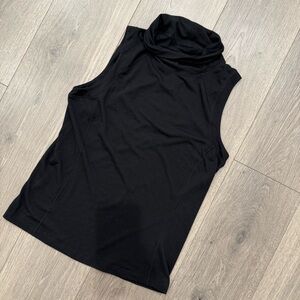 Lululemon women’s turtle neck
